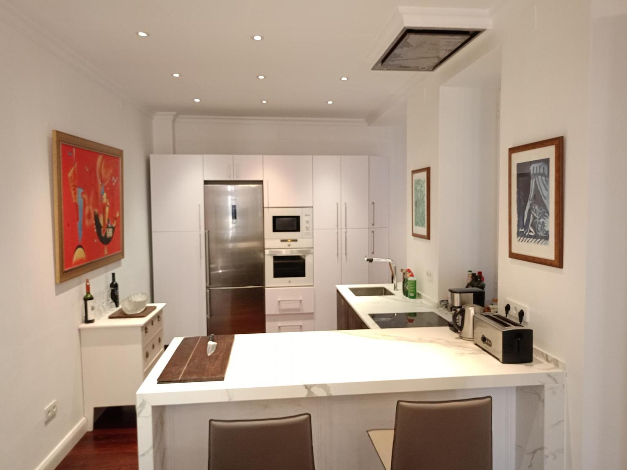 Small Stylish With Comfortable Queen-size Bed In Very Large, Beautifully Decorated Shared Flat In The Historic Centre Of * Malaga